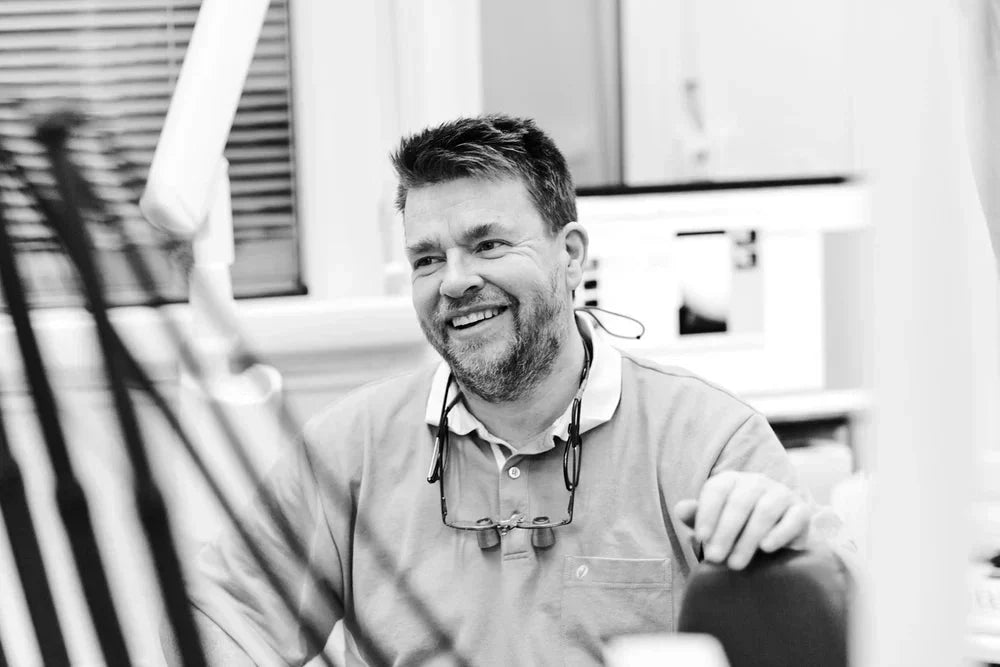 Bescherming van uw tandheelkundige implantaten: de essentiële rol van mondhygiëne en geavanceerde therapieën - Lumoral.